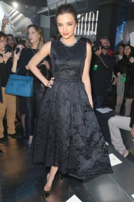 Colecţia H&M Studio propune eleganţa nonşalantă